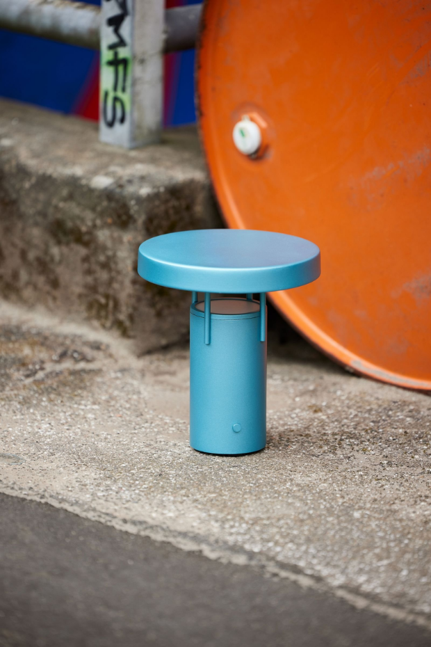 Lampe portable en acrylique et fer BRINGME