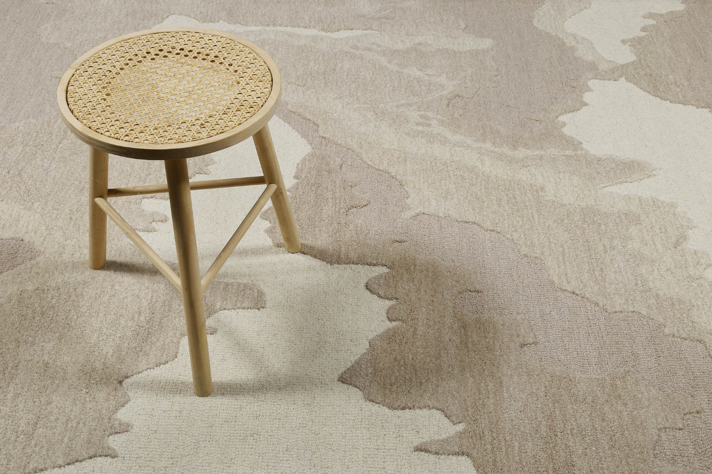 Tapis design en laine tufté main ,  CARLO