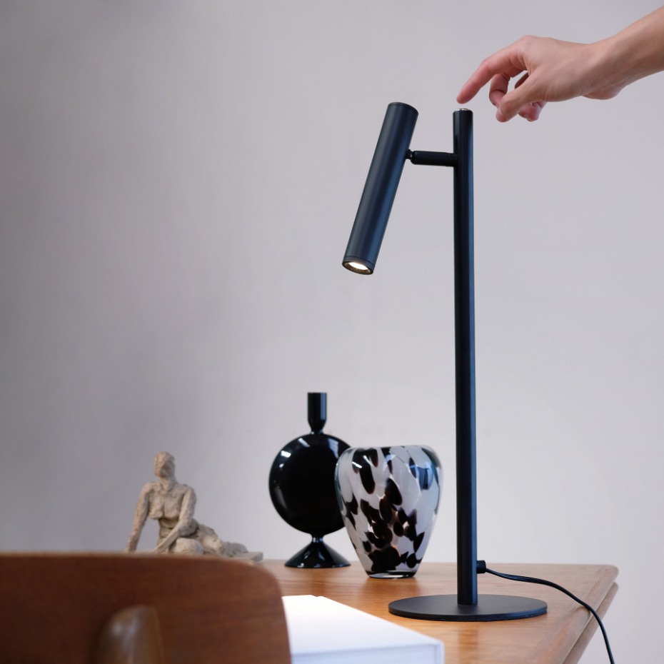 Lampe à poser en métal noir CARLO