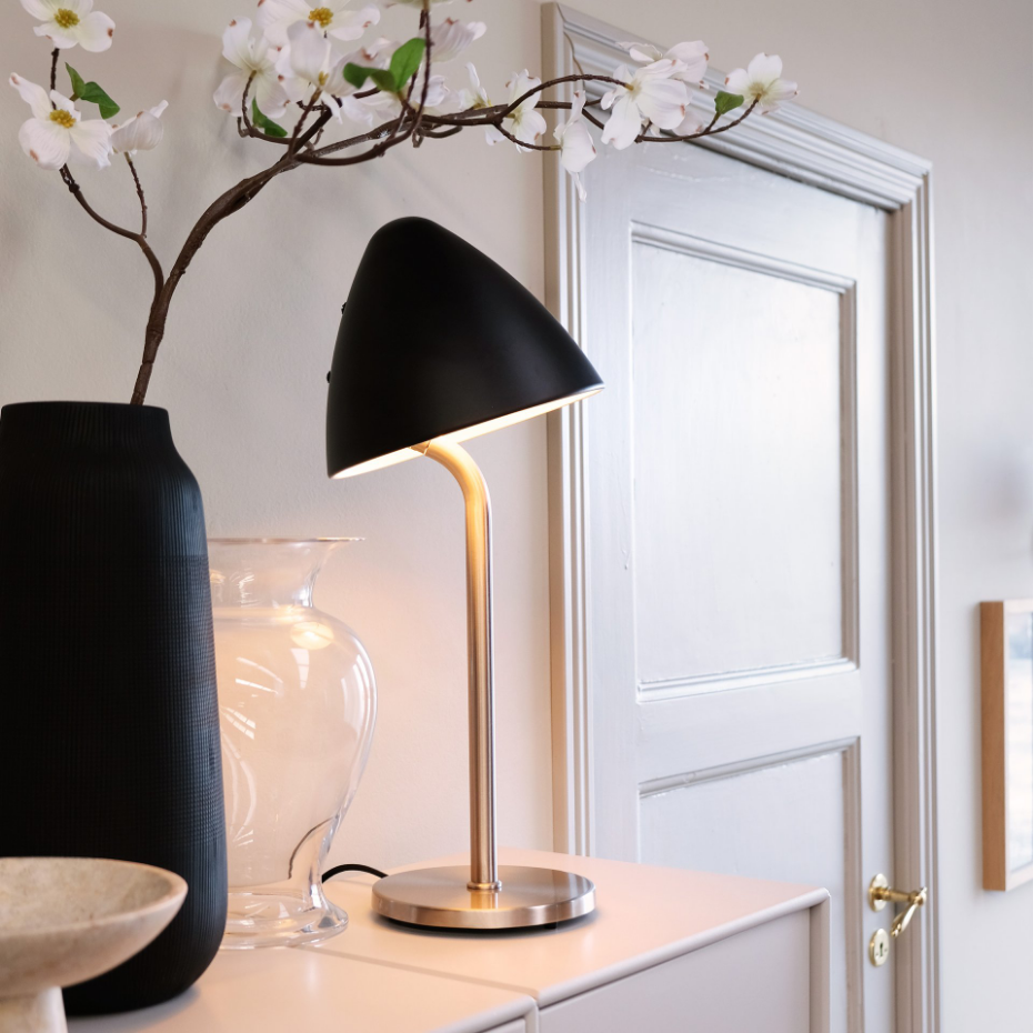 Lampe à poser en Métal, noir et laiton OULU