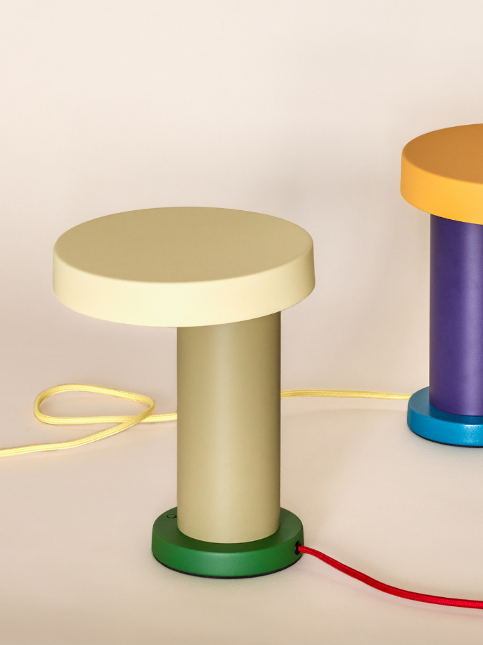 Lampe de table en fer et polycarbonate MAGIC
