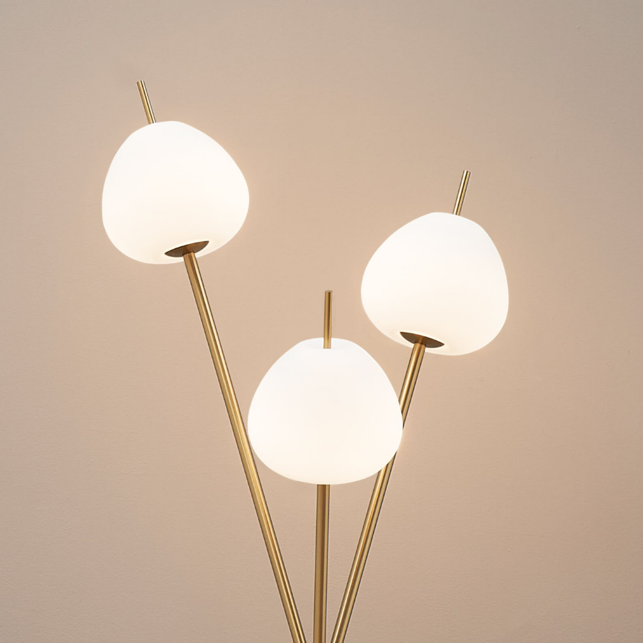 Lampadaire à trois verres opalins - OLANTA
