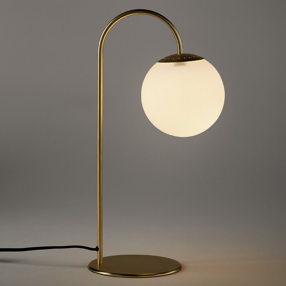 Lampe à poser laiton et verre opaline, Moricio