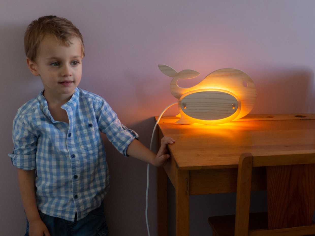 Lampe à poser en frêne Baleine - ZOO