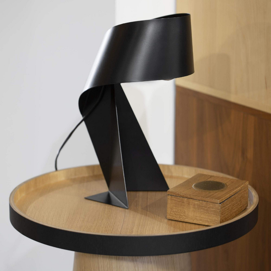 Lampe de table en métal RIBBON