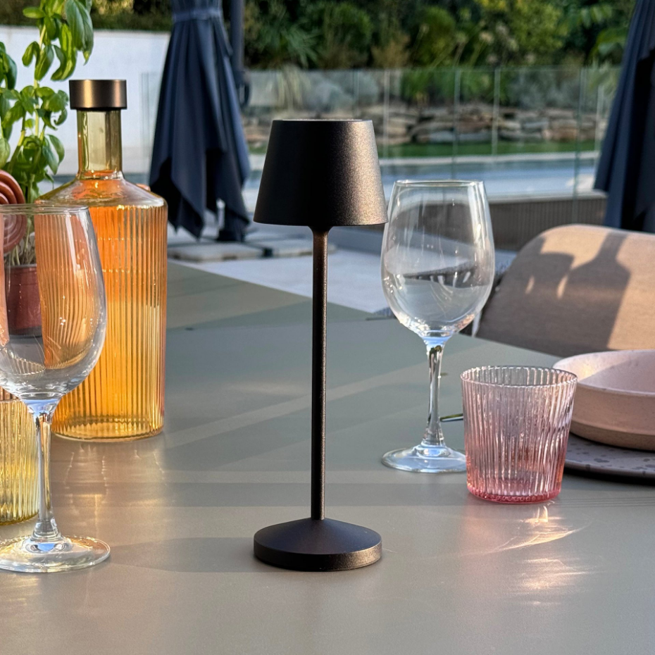 9 Lampe de table EMILY + Socle de charge