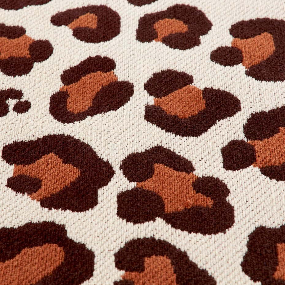 Tapis motif léopard, Nimia