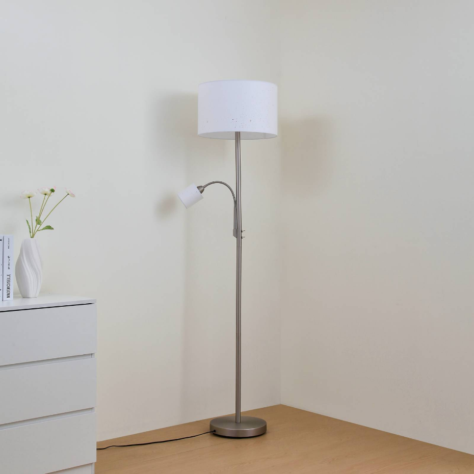 Lampadaire en métal moderne, Jaileen