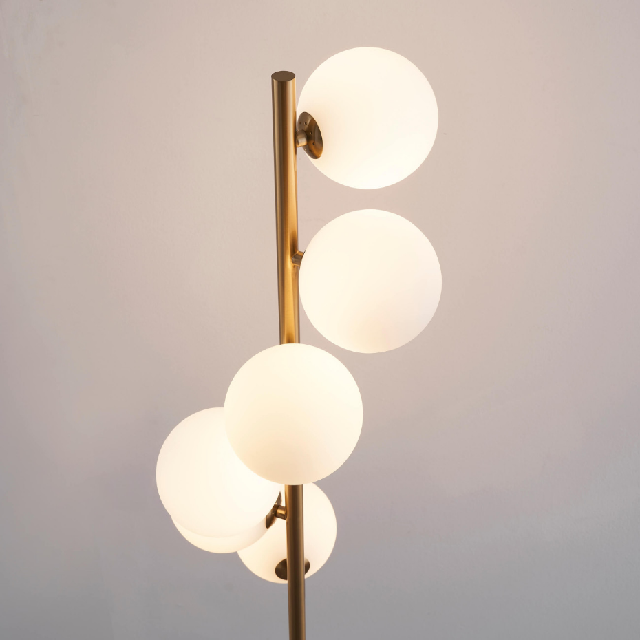 Grand Lampadaire Élégant et Lumineux – SIERRA