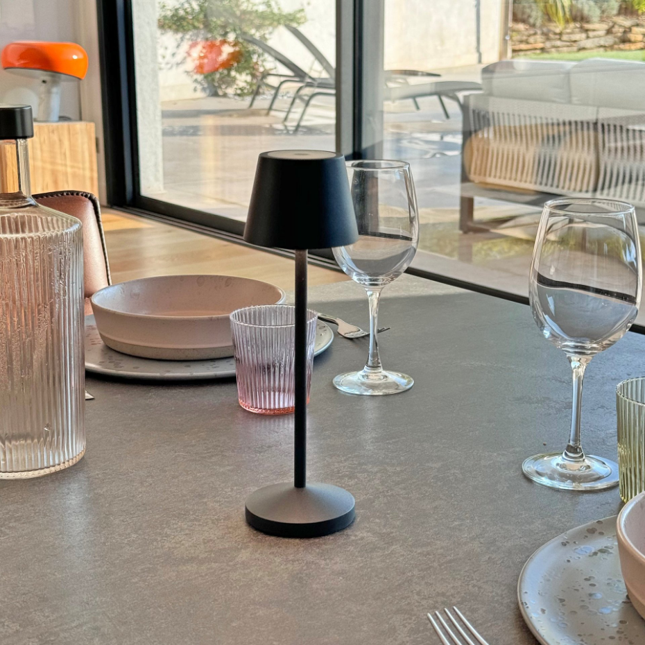 9 Lampe de table EMILY + Socle de charge