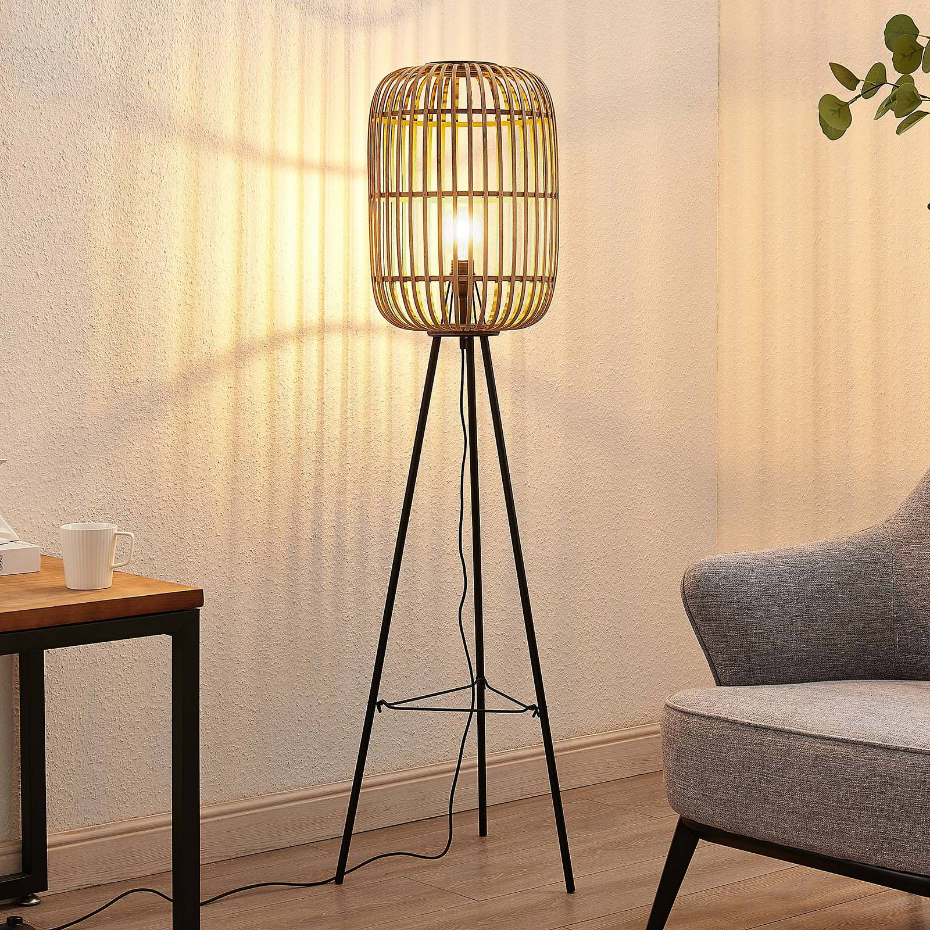 Lampadaire en bois traditionnel, Canyana