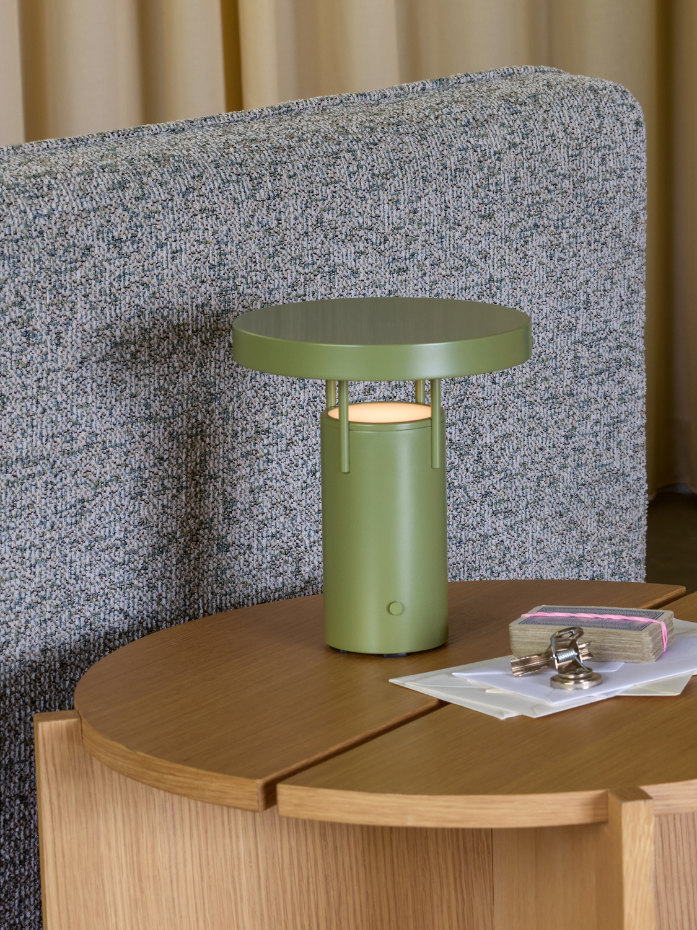 Lampe portable en acrylique et fer BRINGME
