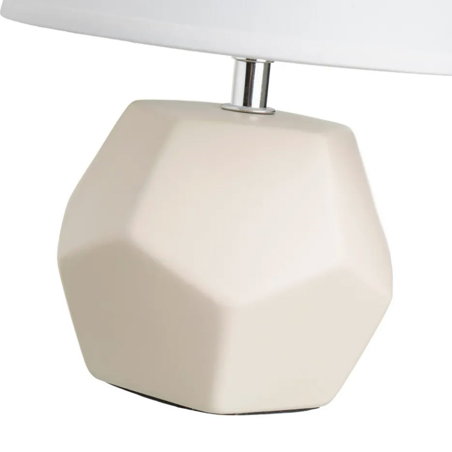 Lampe à poser céramique beige et abat jour blanc 18x18x26cm