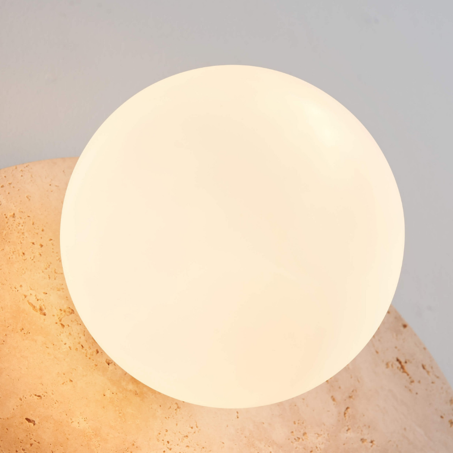 Applique globe opale sur travertin - ORÉ