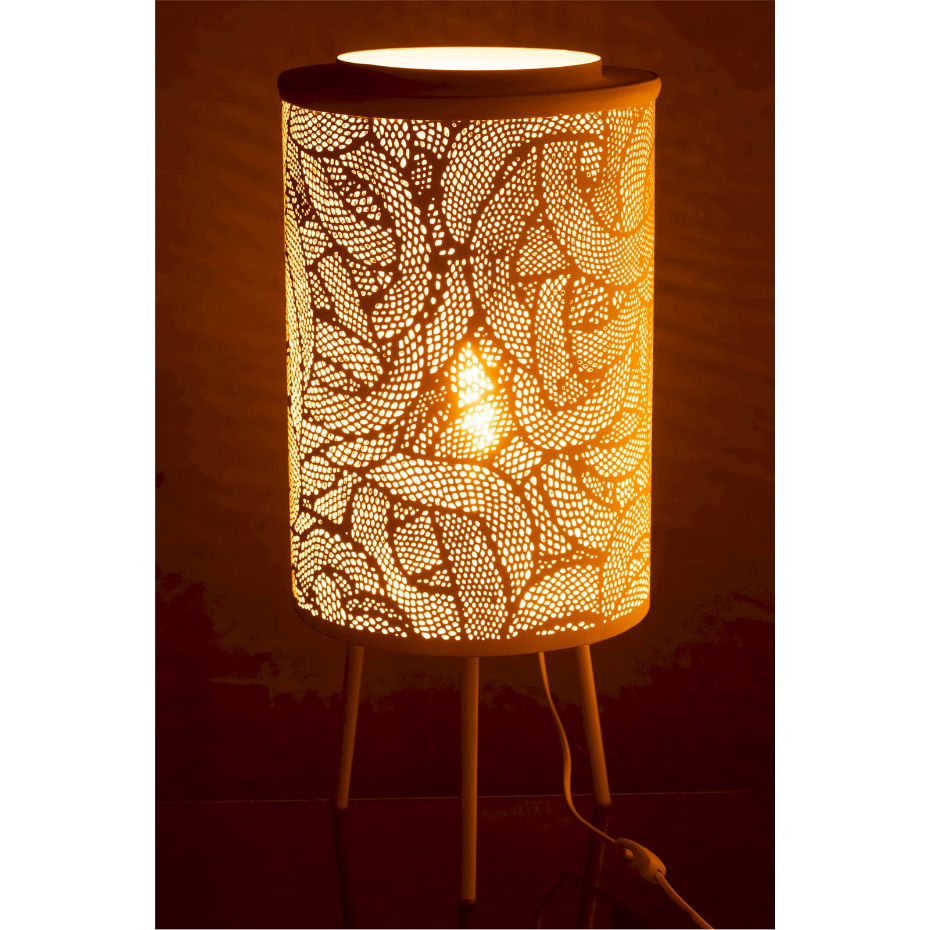 Lampe ajourée en métal rond ambiance tamisée