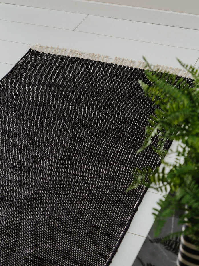 Tapis fabriqué à partir de matériaux recyclés tissé main TOM