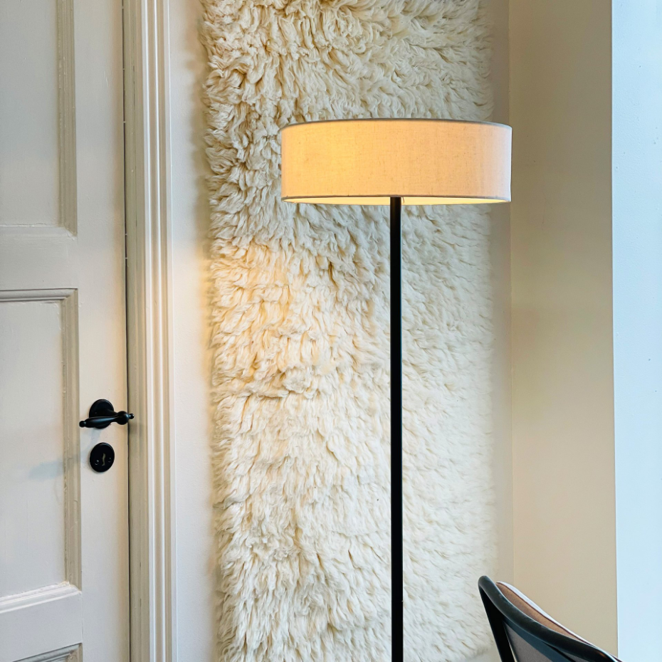 Lampadaire en métal et tissu Noir/Blanc Calix
