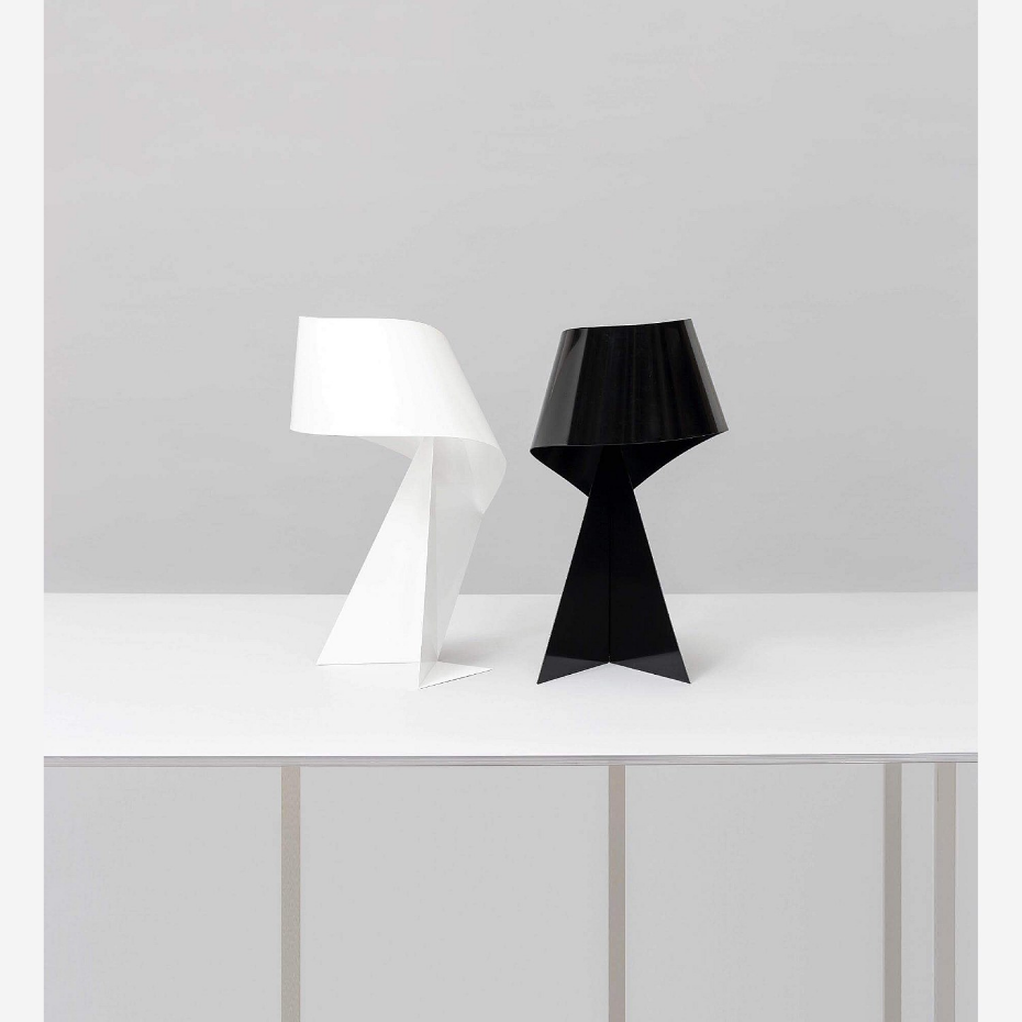 Lampe de table en métal RIBBON