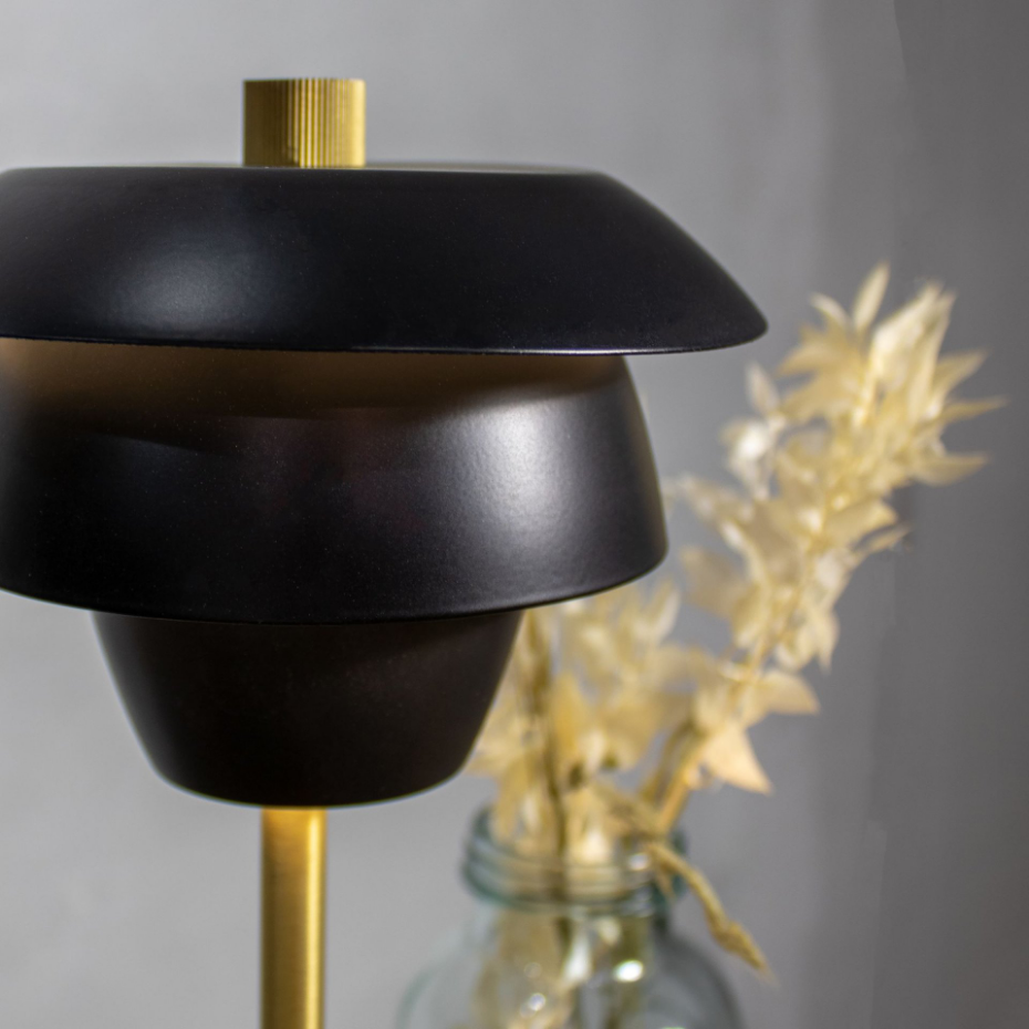 Lampe à poser rechargeable en métal