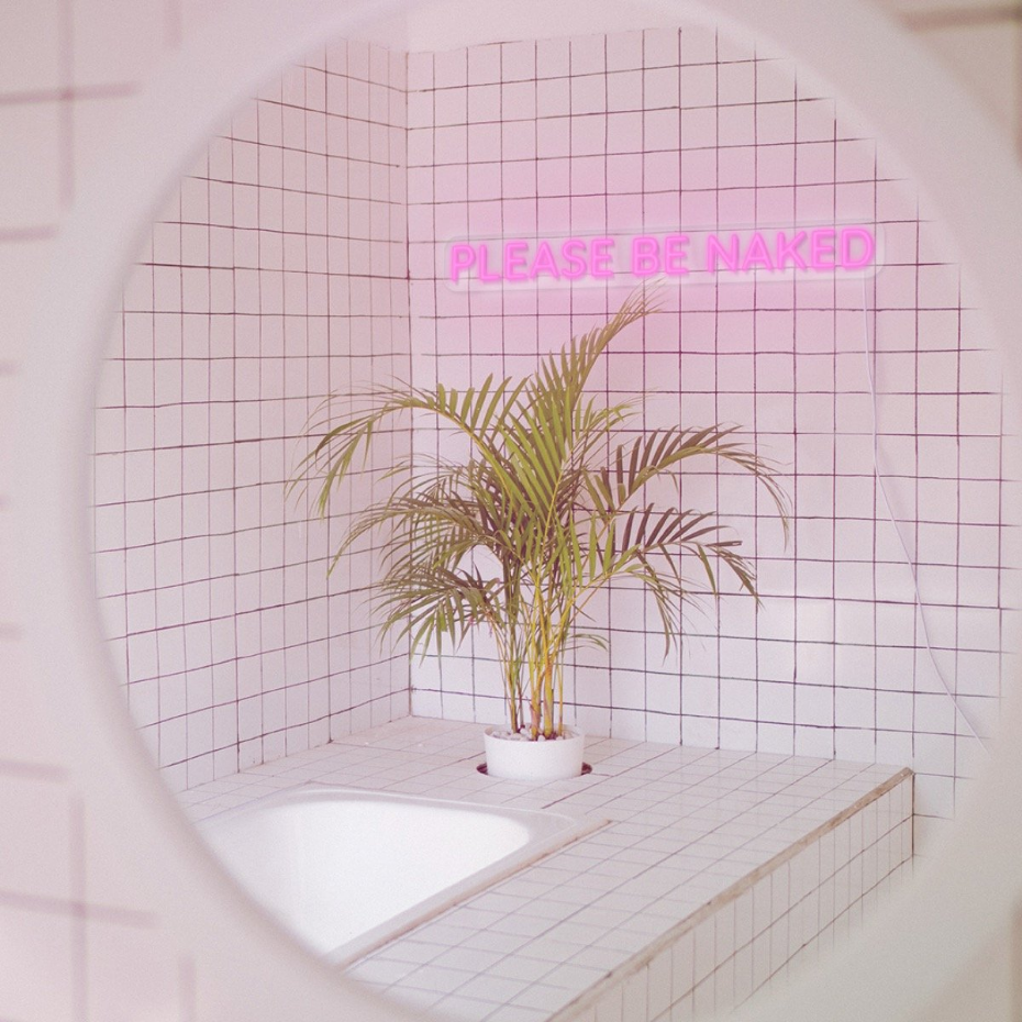 Eclairage néon PLEASE BE NAKED