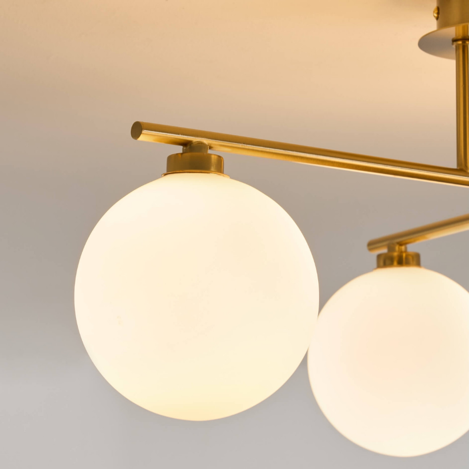 Plafonnier doré 4 globes opale - MILANOA