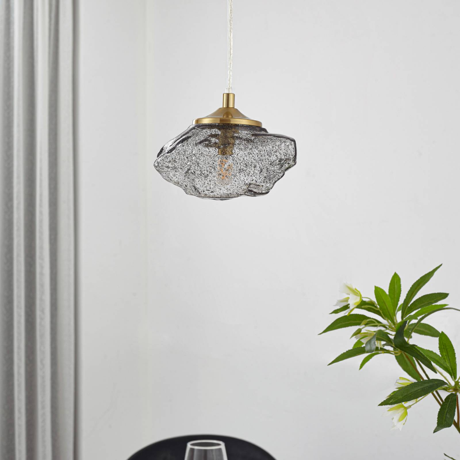 Suspension en verre moderne, Piatra