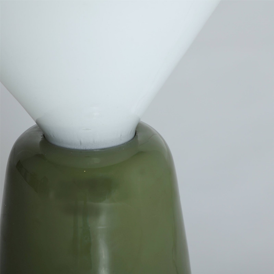 Lampe de table design en fer et verre
