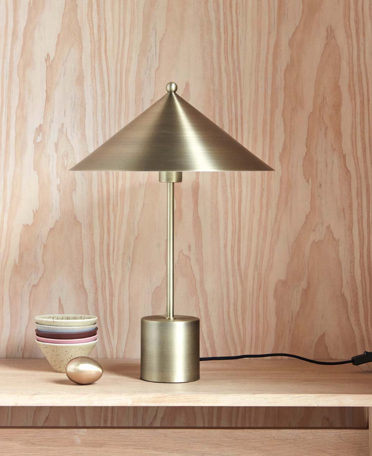 Lampe en métal avec abat-jour