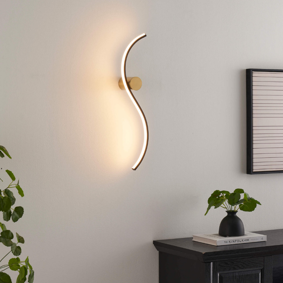 Applique LED élégante et longiligne - CURVA