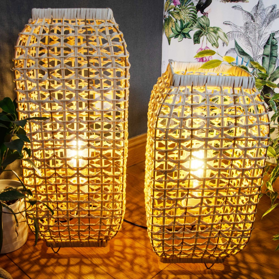 Lampe à poser en rotin et métal petit modèle, AMBA