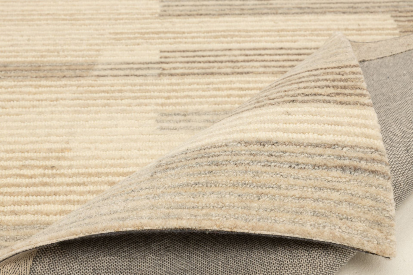 Tapis tufté main en laine à rayures - Natur Loop