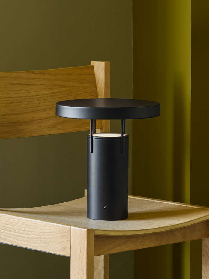 Lampe portable en acrylique et fer BRINGME