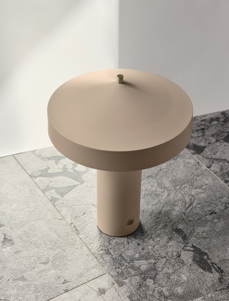 Lampe en métal avec abat-jour