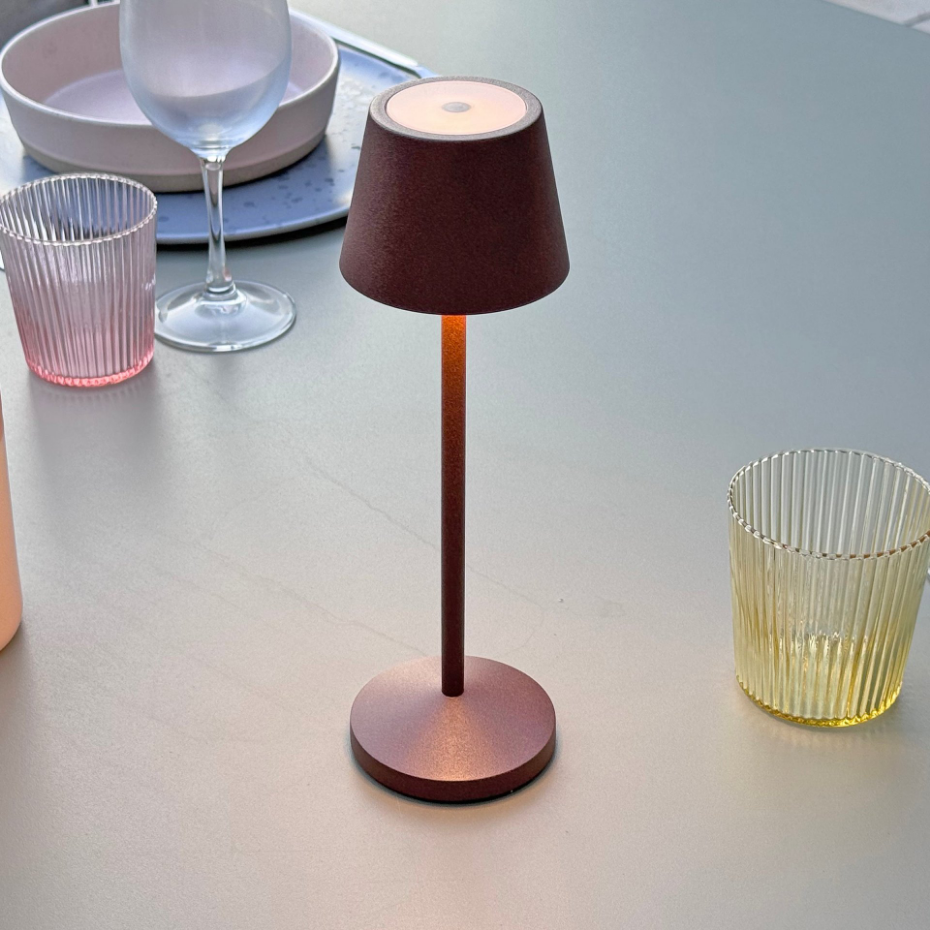 9 Lampe de table EMILY + Socle de charge
