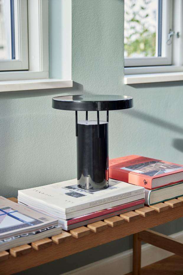 Lampe portable en acrylique et fer BRINGME