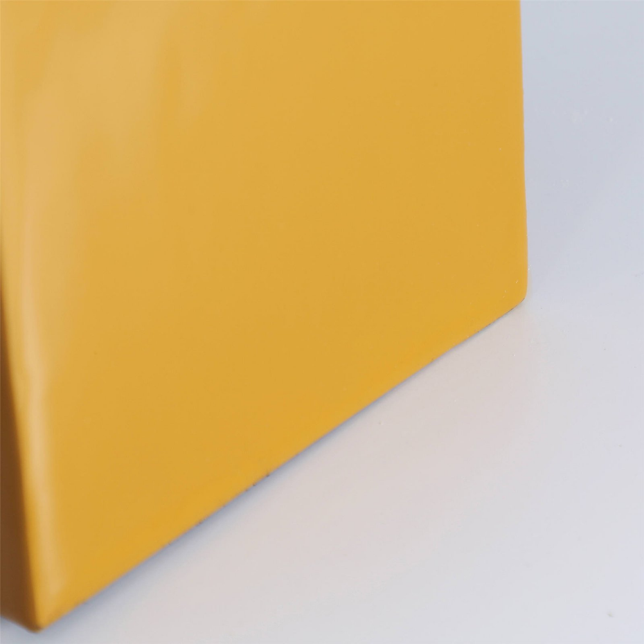 Lampe de table design en fer finition brillante