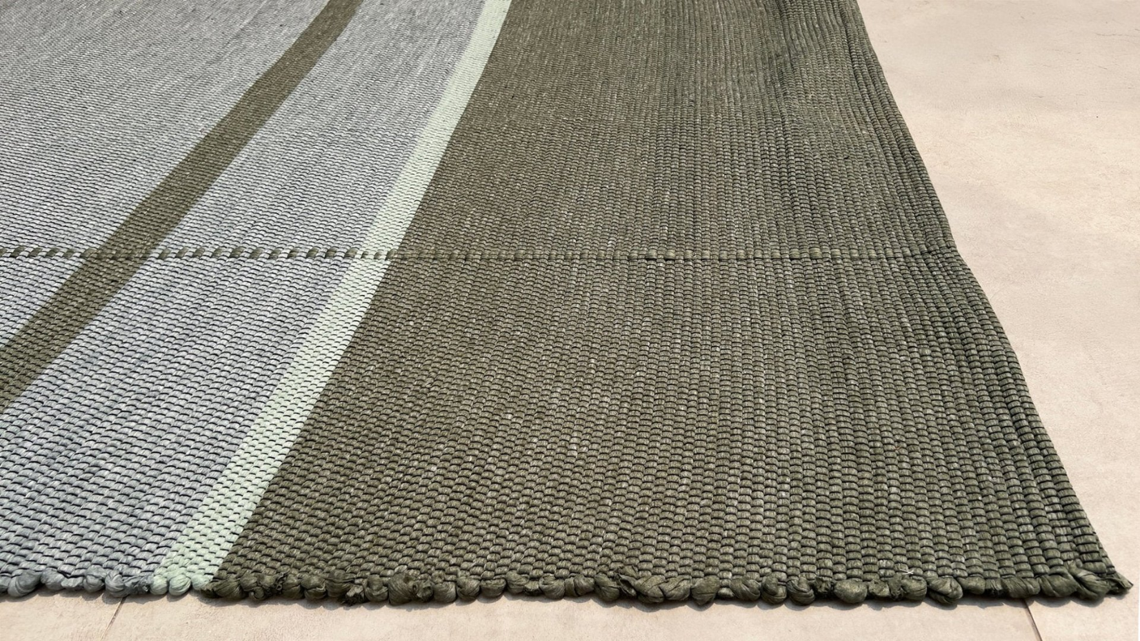 Tapis en fibres recyclées tissé à la main LEONOR