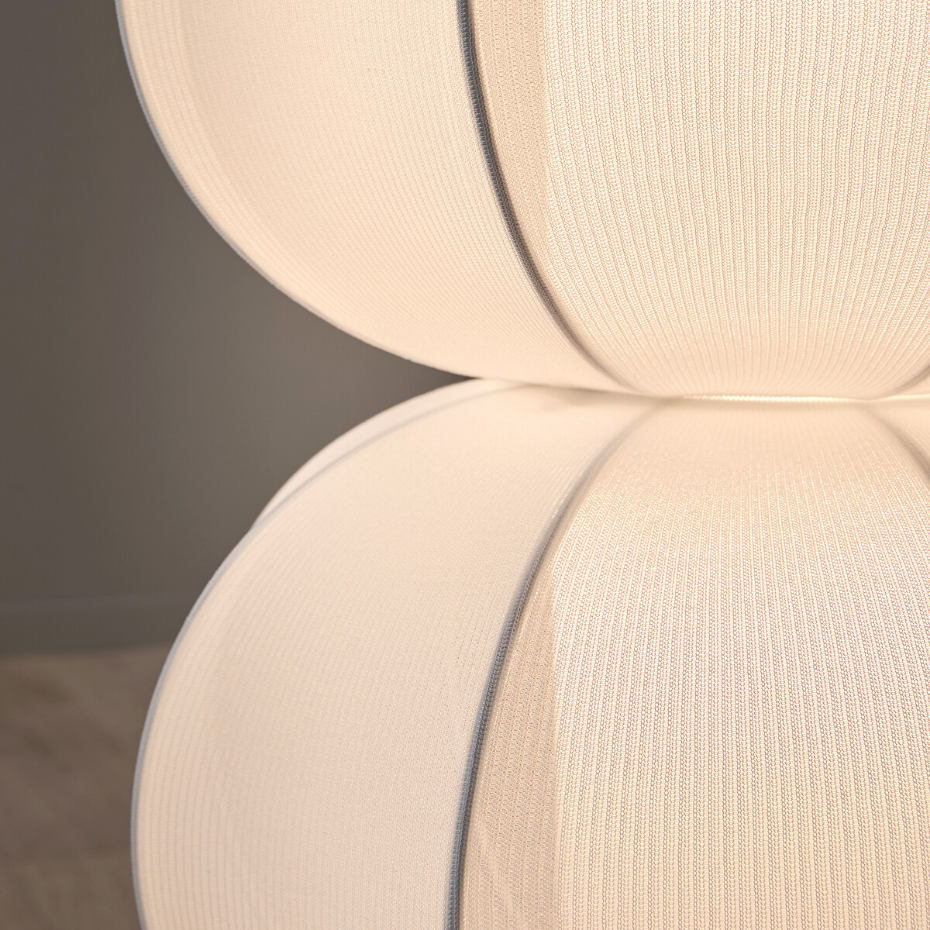 Lampadaire, lampion en maille, Satchi