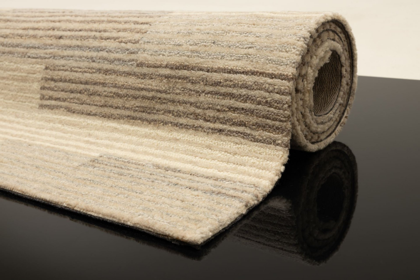 Tapis tufté main en laine à rayures - Natur Loop