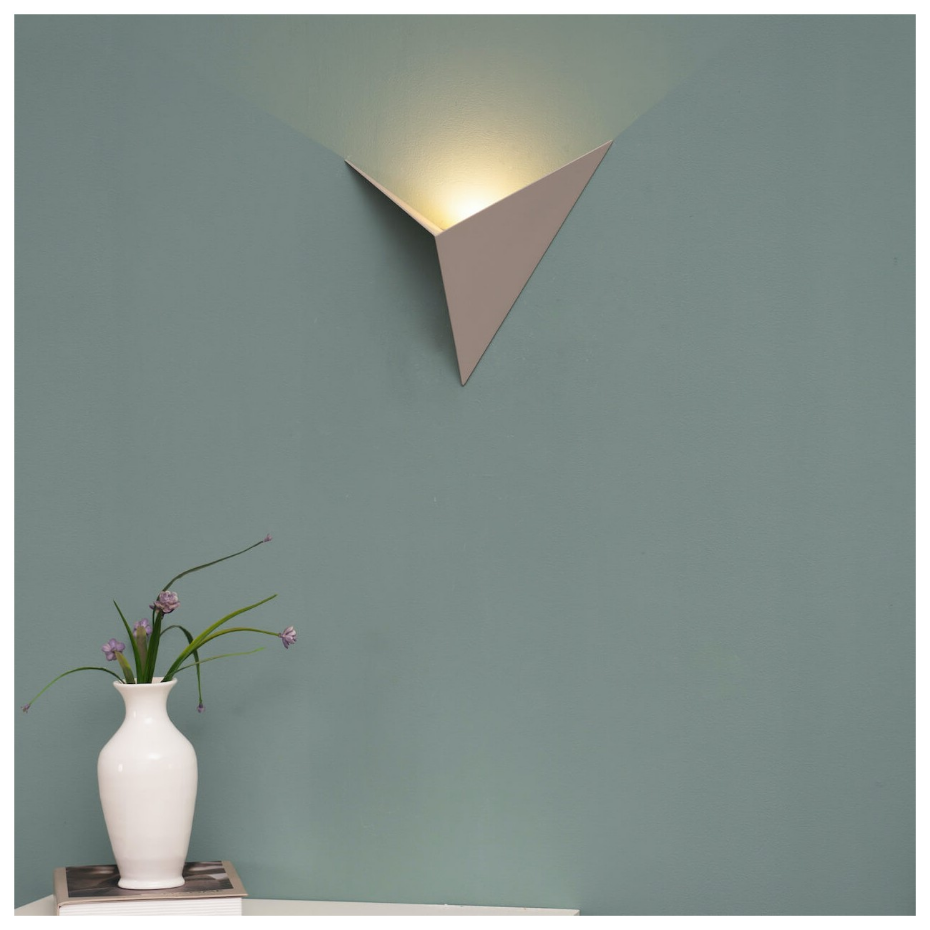 Applique triangle LED design - LONDON