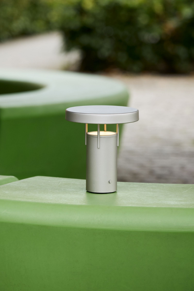 Lampe portable en acrylique et fer BRINGME
