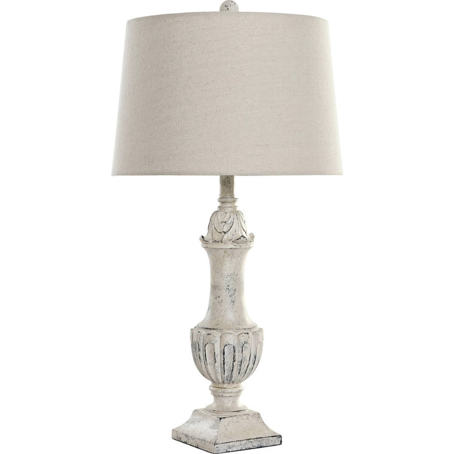 Lampe de table en résine finition  vieilli