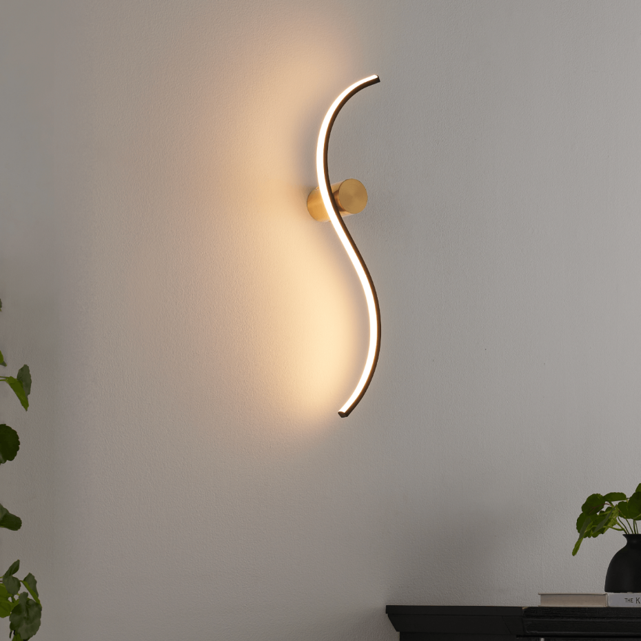 Applique LED élégante et longiligne - CURVA