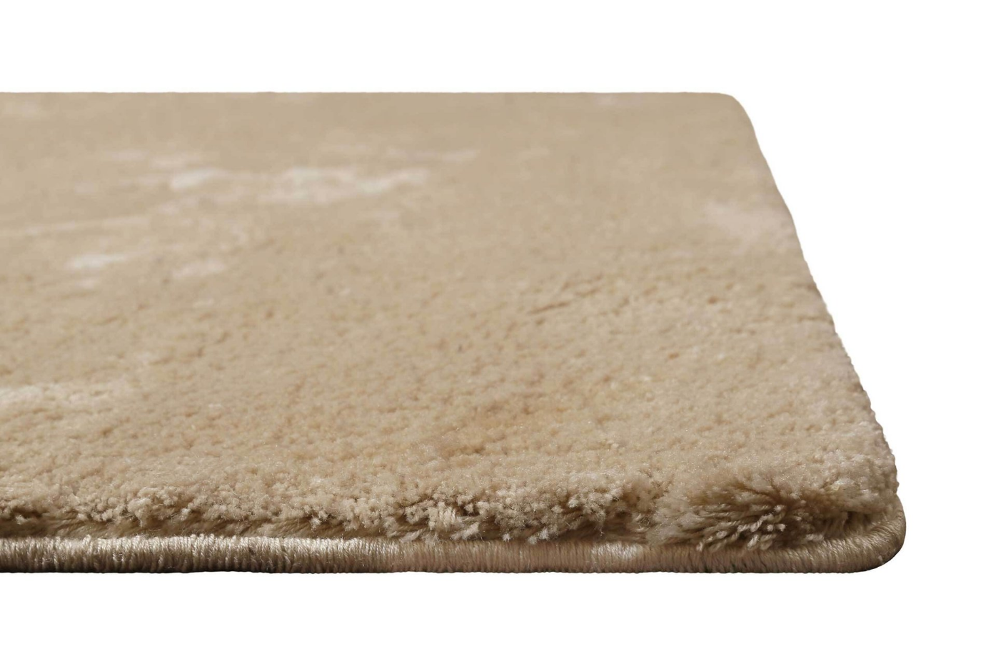 Tapis à poils longs avec de légères rayures ,  Lulu