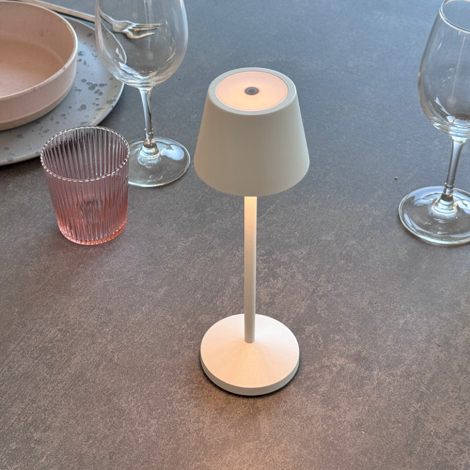 9 Lampe de table EMILY + Socle de charge