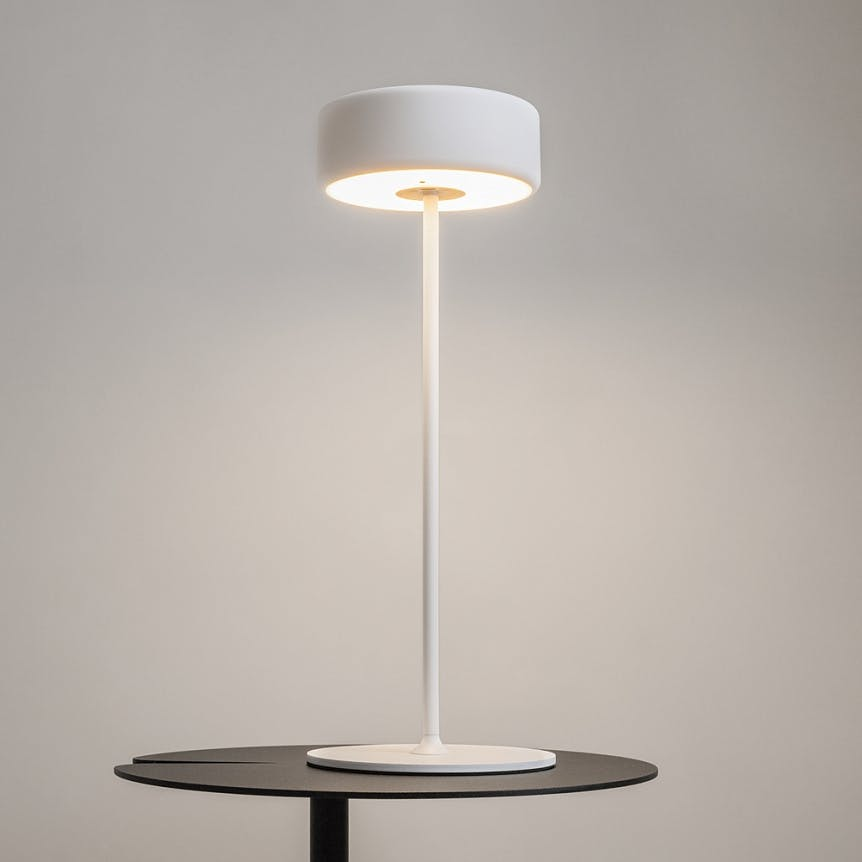 Lampe de table rechargeable en métal ALMA