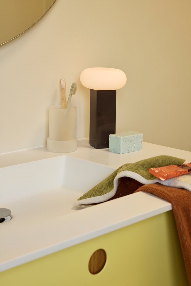 Lampe portable en verre et fer LOW