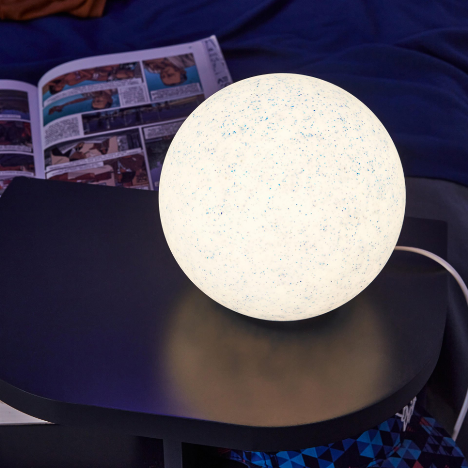 Lampe de table en plastique recyclé, DELMAR