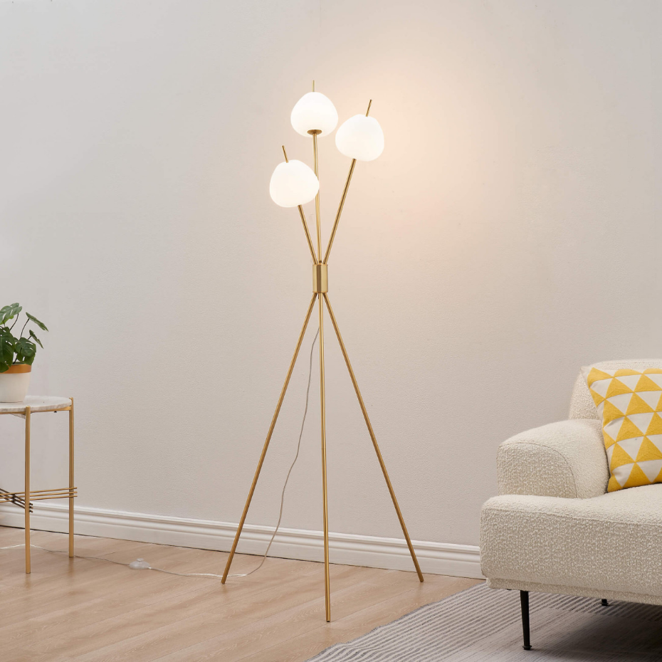 Lampadaire à trois verres opalins - OLANTA