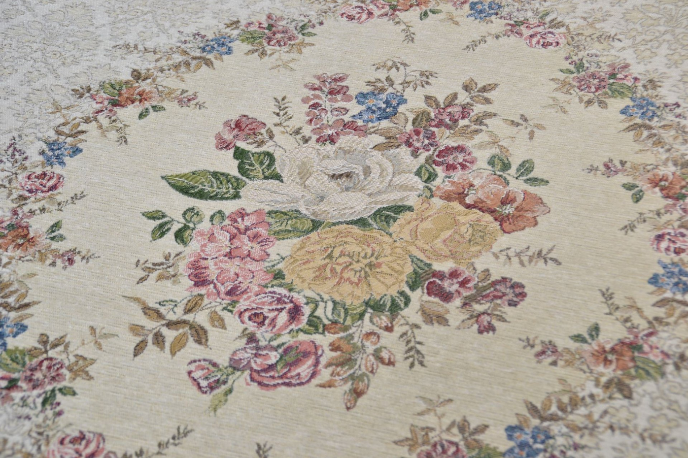 Tapis floral tissé à la machine avec bordure - Flomi